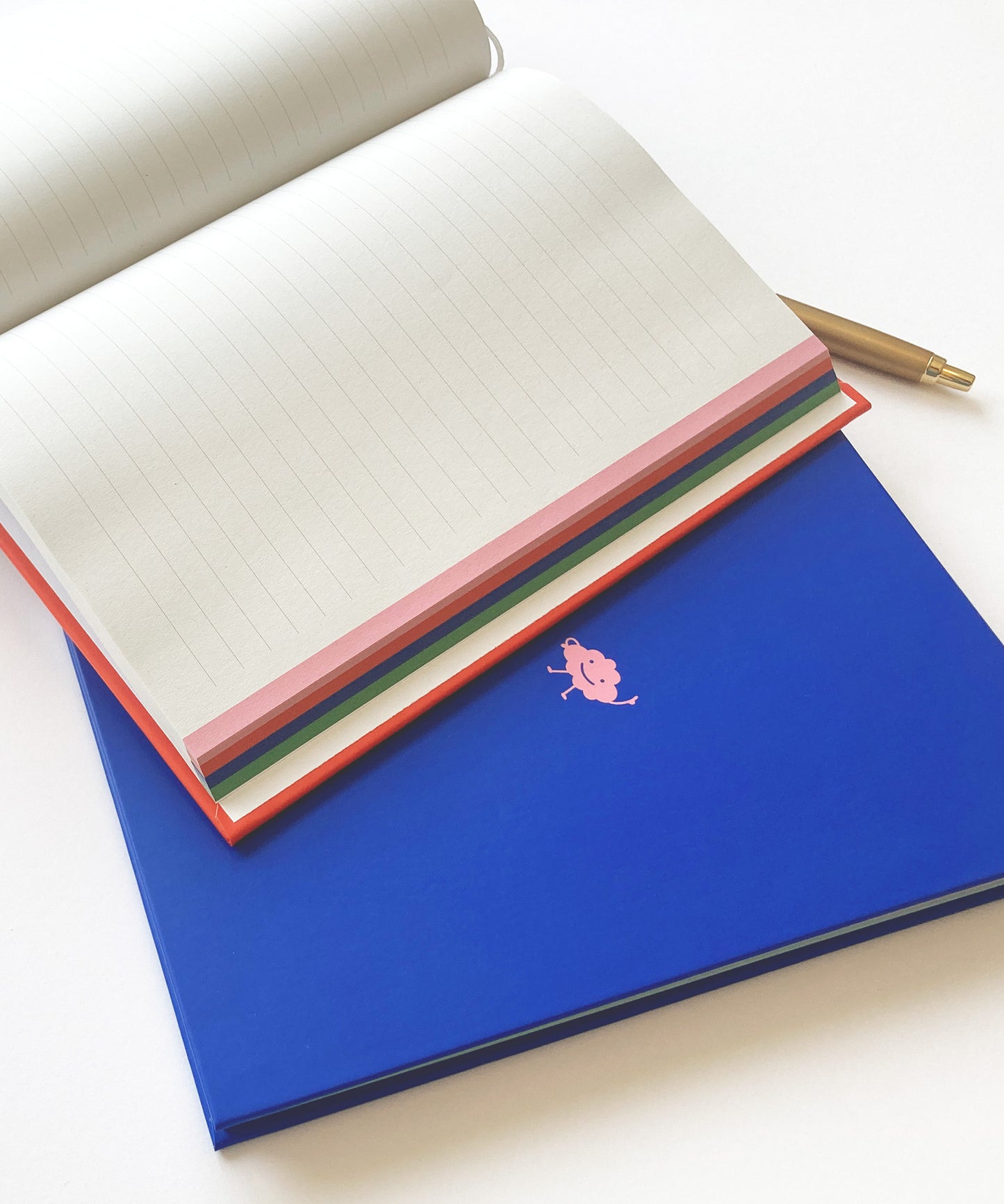 Notizbuch, aufgeschlagen, innenseiten, liniert, blau, kugelschreiber