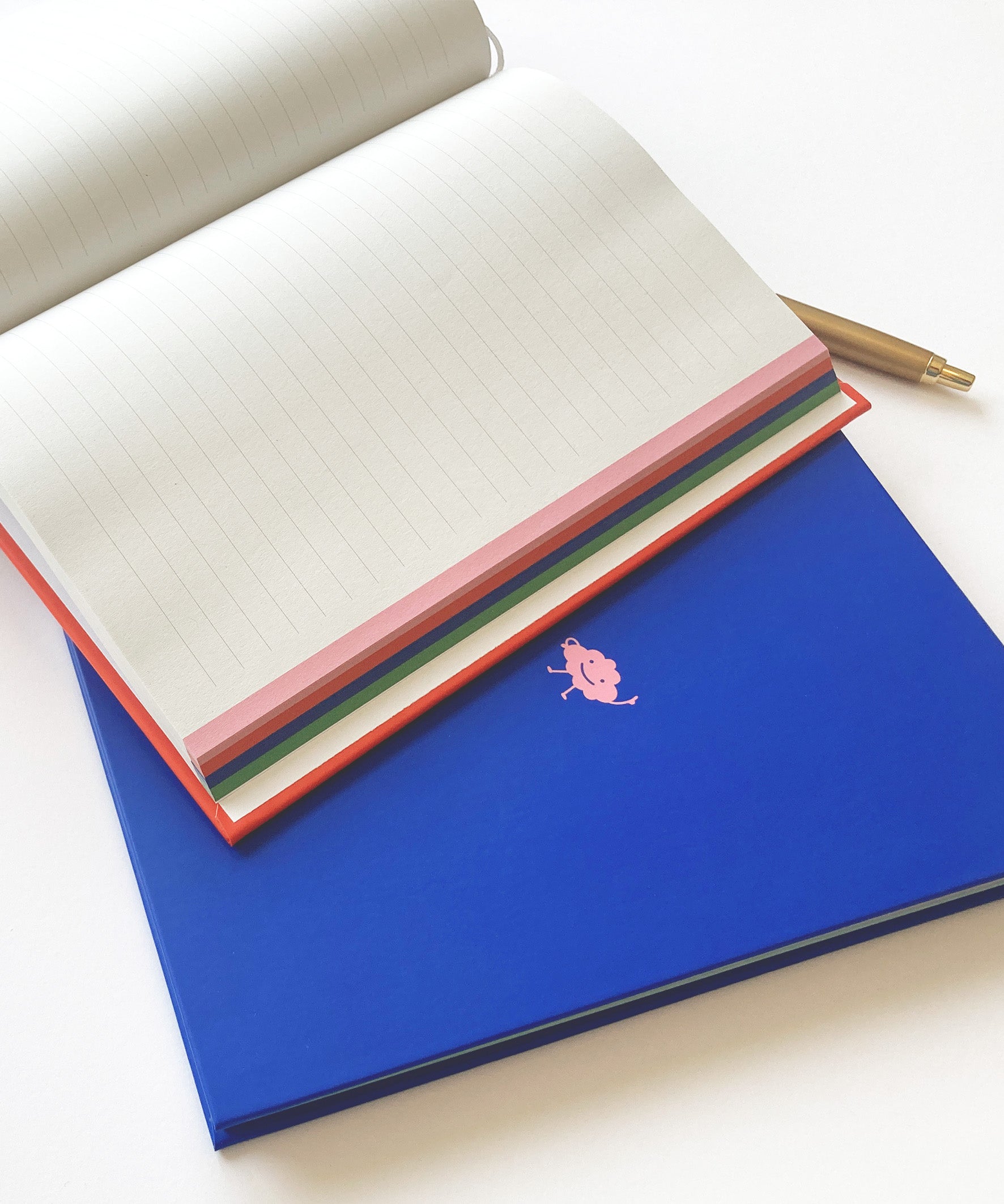 Notizbuch, aufgeschlagen, innenseiten, liniert, blau, kugelschreiber